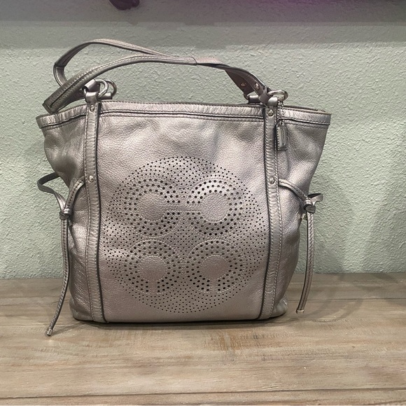 Coach Handbags - Authentic Leather Coach Satchel/ Shoulder Handbag